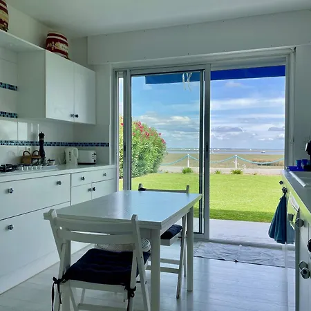 De Mer, Premiere Ligne, Et Piscine Villa